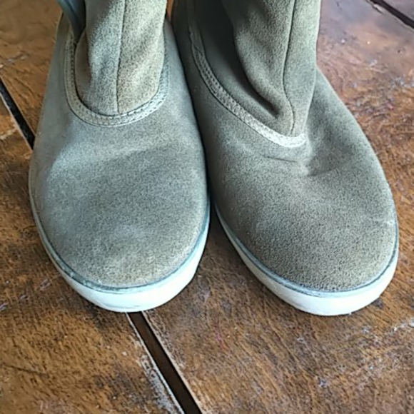 Lacoste green winter boots. - Picture 6 of 9